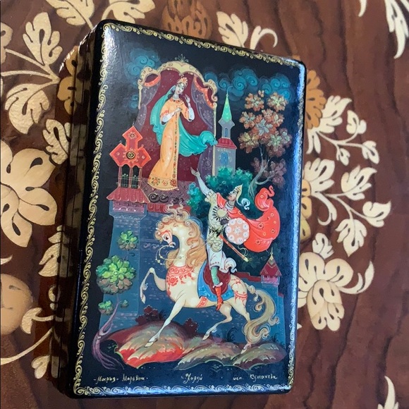 ANTIQUE AUTHENTIC RUSSIAN LACQUER BOX
